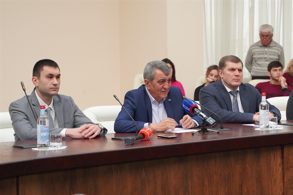 В СКГМИ (ГТУ) состоялась встреча Главы РСО-Алания Сергея Меняйло с молодежным активом вуза