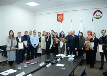 Председатель Парламента РСО-Алания Таймураз Тускаев вручил благодарности ведущим учёным Северной Осетии, среди которых были представители СКГМИ (ГТУ)