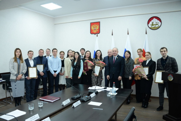 Председатель Парламента РСО-Алания Таймураз Тускаев вручил благодарности ведущим учёным Северной Осетии, среди которых были представители СКГМИ (ГТУ)