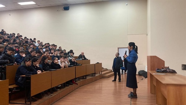 Студентам Много­профильного професси­онального колледжа СКГМИ рассказали о вр­еде наркотиков