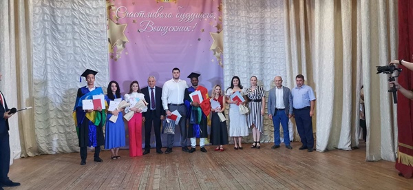 Отличникам СКГМИ вручили красные дипломы