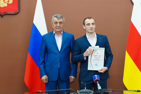 Молодой ученый Азамат Валиев получил премию Главы РСО-Алания за исследования в области сейсмостойкости крупнопанельных зданий