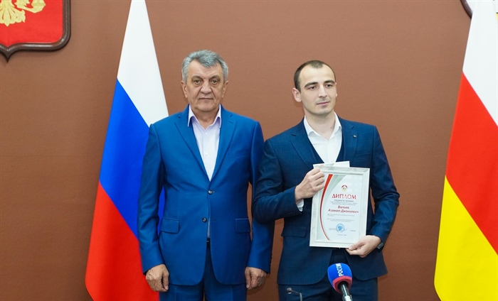 Молодой ученый Азамат Валиев получил премию Главы РСО-Алания за исследования в области сейсмостойкости крупнопанельных зданий