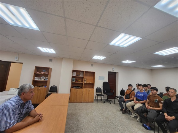 В рамках работы Центра социокульурный адаптации для иностранных граждан и лиц без гражданства СКГМИ состоялась встреча с первокурсниками- представителями Республики Узбекистан