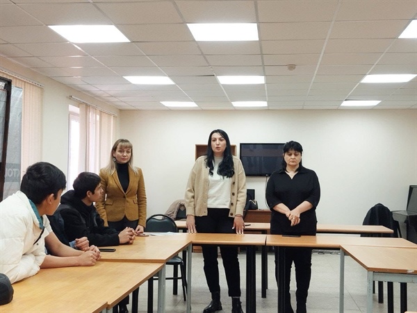 В Центре социокультурной адаптации для иностранных граждан и лиц без гражданства СКГМИ прошла беседа с иностранными студентами из Республики Узбекистан и Республики Таджикистан