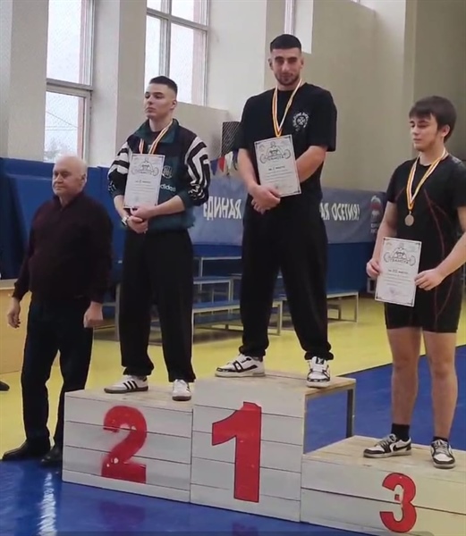 Студенты СКГМИ успешно выступили на соревнованиях по пауэрлифтингу