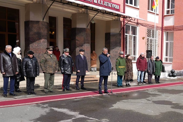 Глава Северной Осетии Сергей Меняйло поздравил руководство и курсантов Военного учебного центра СОГУ с первым юбилеем