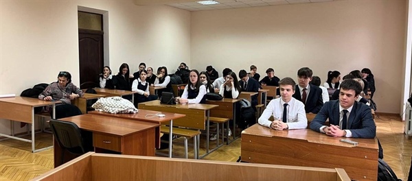 Девятиклассники проверили знания в "Тур Квизе" от СКГМИ