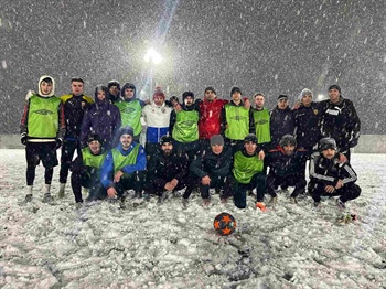 Битва Поколений: Молодежь СКГМИ/Футбольного клуба вырвала победу у ветеранов в зимнем товарищеском матче