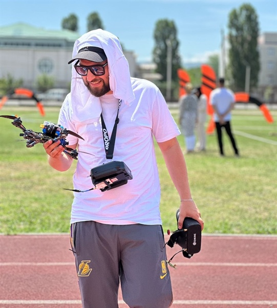 Дрон-трикоптер принес выпускнику СКГМИ приз «Умника»