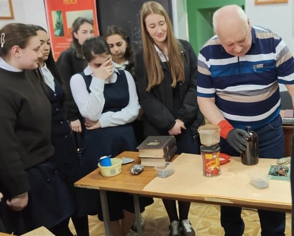 Школьники Владикавказа исследовали лаборатории СКГМИ