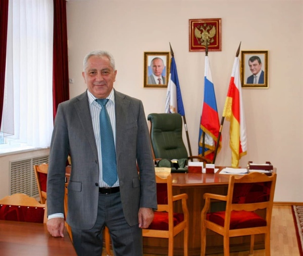 Поздравление ректора СКГМИ(ГТУ) Дзамболата Камболова с Международным женским днем