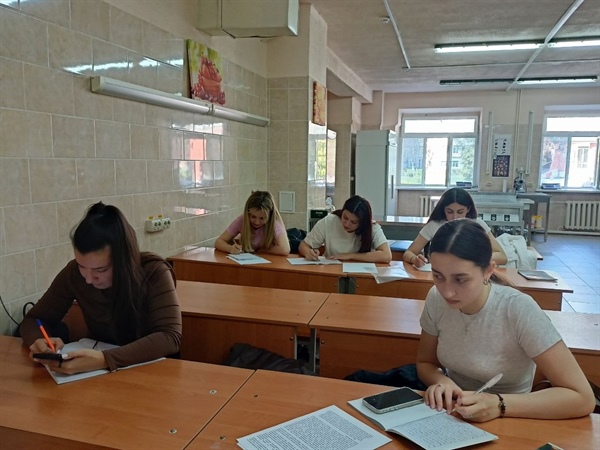 От добавок до готовых полуфабрикатов: молодые исследователи представили разработки в области здорового питания