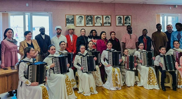 Когда языки разные, а дружба одна