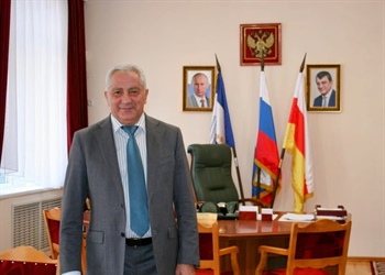 С Днем строителя!