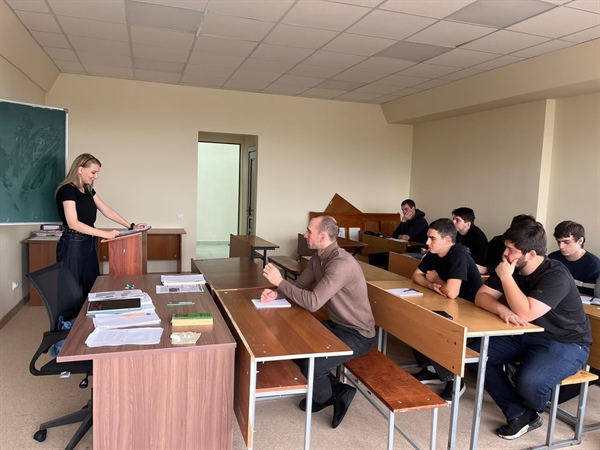 «Наводя мосты: День переводчика в СКГМИ»