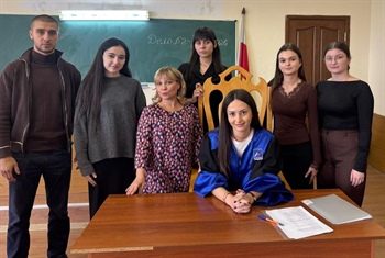 На Дне открытых дверей школьники примерили роли судей