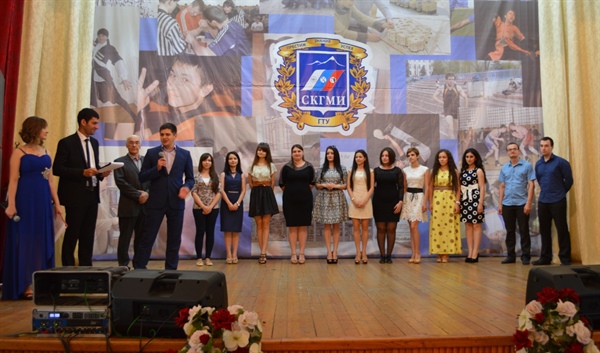  В СКГМИ (ГТУ) состоялось торжественное чествование выпускников, окончивших его с отличием