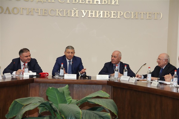 СКГМИ получил поддержку Вячеслава Битарова