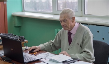 Поздравляем с 80-летним юбилеем профессора кафедры «Промышленная электроника» Валерия Васильевича Хмара!