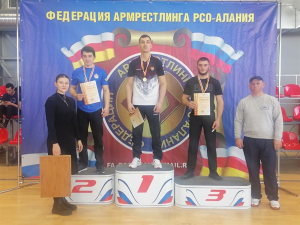 Студенты СКГМИ (ГТУ) приняли участие в Первенстве РСО-Алания по армрестлингу