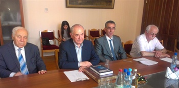 Экс-президент Северной Осетии Александр Дзасохов встретился с руководством СКГМИ (ГТУ)