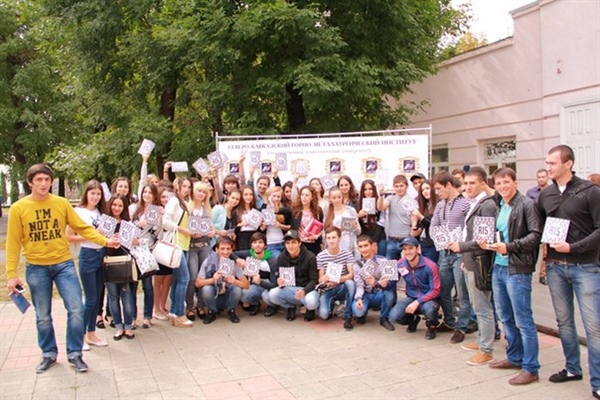 Компания R-15 совместно с отделом по воспитательной работе СКГМИ (ГТУ) провела акцию «Тетрадь – журнал»